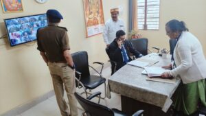 यूपी बोर्ड परीक्षा का जिलाधिकारी ने किया निरीक्षण, नकलविहीन व पारदर्शी आयोजन के दिए निर्देश