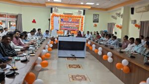 गौवंश संरक्षण में लापरवाही पर डीएम सख्त, नवाबगंज को छोड़ सभी बीडीओ का वेतन रोका