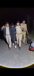 पुलिस मुठभेड़ में दो लुटेरे गिरफ्तार, एक घायल — ट्रक ड्राइवर से लूट का खुलासा