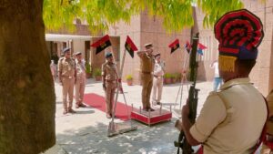 उन्नाव: फायर सर्विस सेंटर दोस्तीनगर का डीजी फायर सर्विस ने किया निरीक्षण, सलामी गार्ड को किया सम्मानित