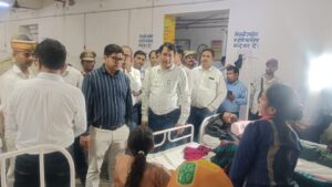 उन्नाव: जिला अस्पताल का डीएम ने किया निरीक्षण, साफ-सफाई पर जताई नाराजगी