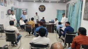 उन्नाव: जनता दर्शन में डीएम ने सुनी शिकायतें, त्वरित निस्तारण के दिए निर्देश