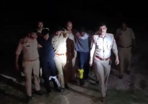 उन्नाव पुलिस मुठभेड़ में दो शातिर लुटेरे गिरफ्तार, दोनों के पैर में लगी गोली