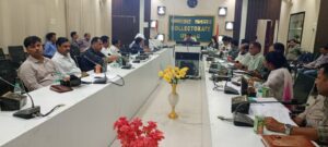 उद्योग बंधु बैठक में जिलाधिकारी सख्त, अनुपस्थित अधिकारी का वेतन रोका