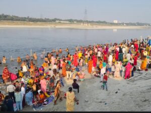 ज्येष्ठ पूर्णिमा पर गंगा घाटों पर उमड़ा आस्था का सैलाब