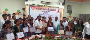 हाईस्कूल व इंटरमीडिएट परीक्षा-2026 के मेधावियों का सम्मान, डीएम ने बांटे प्रशस्ति पत्र और चेक