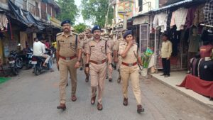 सफीपुर में सड़कों पर उतरे एसएसपी, सुरक्षा व्यवस्था का लिया जायजा