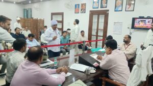 जनता दर्शन में डीएम ने सुनीं फरियादियों की समस्याएं, समयबद्ध एवं गुणवत्तापूर्ण निस्तारण के दिए निर्देश