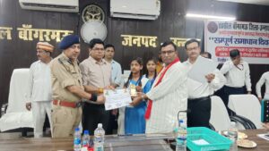 बांगरमऊ में मेधावी छात्राओं, जल प्रहरियों, मत्स्यपालकों और जनगणना कर्मियों का हुआ सम्मान