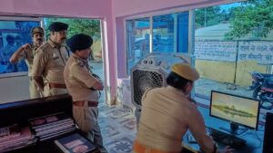 एसएसपी उन्नाव ने थाना बीघापुर का किया औचक निरीक्षण, व्यवस्थाओं का लिया जायजा