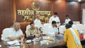 सम्पूर्ण समाधान दिवस में फरियादियों की समस्याएं सुनीं, अधिकारियों की जवाबदेही तय