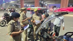 उन्नाव में ई-रिक्शा की सघन चेकिंग, यातायात नियमों का उल्लंघन करने वालों पर कार्रवाई