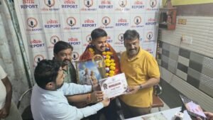शुक्लागंज: गंगा में डूब रहे पिता-पुत्रियों को बचाने वाले आयुष तिवारी सम्मानित
