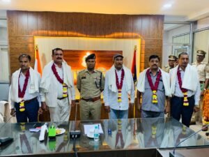 उन्नाव में सेवानिवृत्त हुए पांच पुलिसकर्मियों को दी गई भावभीनी विदाई