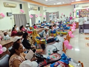 उन्नाव में ‘बेटी बचाओ, बेटी पढ़ाओ’ के तहत छात्राओं को खेल सामग्री वितरित