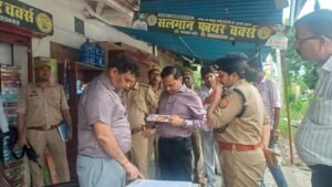 उन्नाव में पटाखा दुकानों का निरीक्षण, नियमों के पालन पर प्रशासन सख्त