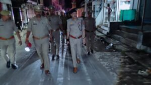उन्नाव: एसएसपी ने सफीपुर कस्बे में की पैदल गश्त, सुरक्षा व्यवस्था का लिया जायजा