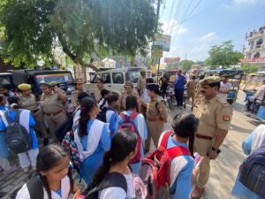 उन्नाव: छात्राओं की सुरक्षा को लेकर मोती नगर में चला एंटी रोमियो अभियान