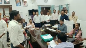 उन्नाव में कक्षा 9 की छात्रा तान्वी तिवारी बनीं एक दिन की जिलाधिकारी, सुनीं फरियादियों की शिकायतें