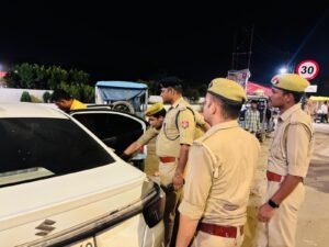 मिशन शक्ति 6.0: उन्नाव के गांधी नगर तिराहे पर सघन वाहन चेकिंग, ब्लैक फिल्म उतरवाई