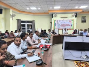 उन्नाव: स्वास्थ्य सेवाओं में लापरवाही पर डीएम सख्त, कई अधिकारियों का वेतन रोकने के निर्देश