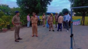 उन्नाव: PET परीक्षा को लेकर सीओ सफीपुर ने परीक्षा केंद्रों का किया निरीक्षण