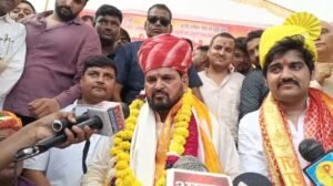 उन्नाव: विधायक की उम्र संबंधी टिप्पणी पर बृजभूषण शरण सिंह ने साधी चुप्पी